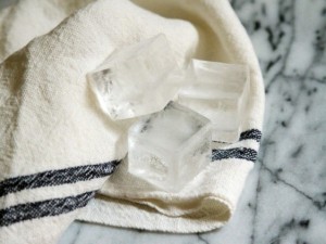 Кусочки льда помогут снять зуд от укусов